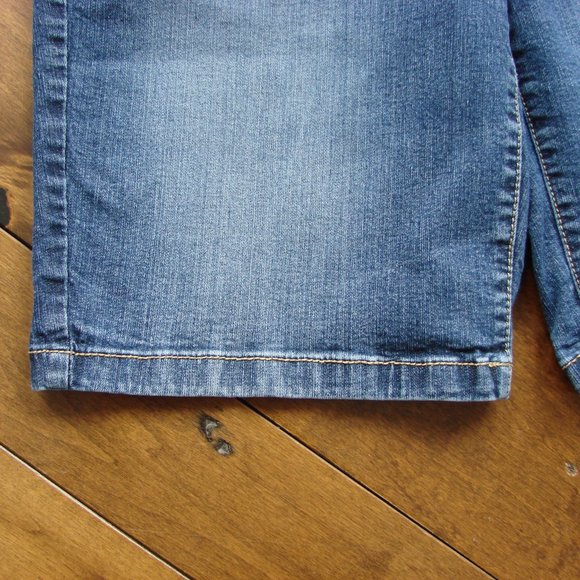 Thyme Maternity Denim Jean Shorts Stretch Band Waist Size Medium - Picture 9 of 15